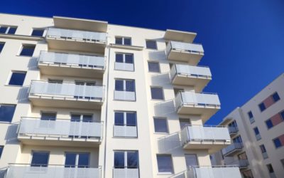 ¿Cuáles son las características interiores de los apartamentos?