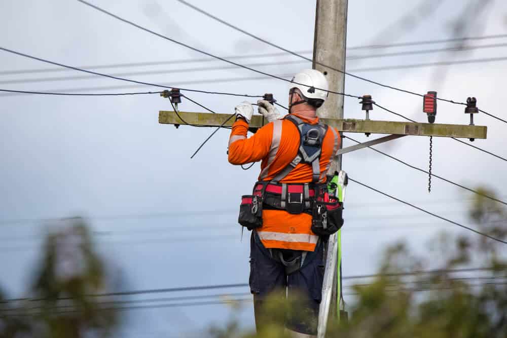 Electric Company Worker | www.phillyaptrentals.com 