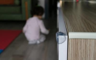 Consejos útiles sobre cómo mantener seguros a los niños en un apartamento