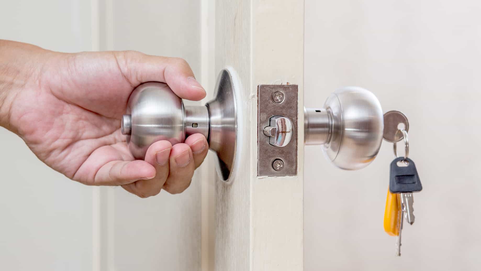 Top 14 Questions You Should Ask About Apartment Safety Before Renting