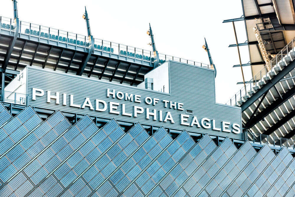 10 UNIQUE AND FUN THINGS TO DO IN PHILADELPHIA THIS FALL | Philadelphia Eagles Sign at Stadium | www.phillyaptrentals.com 