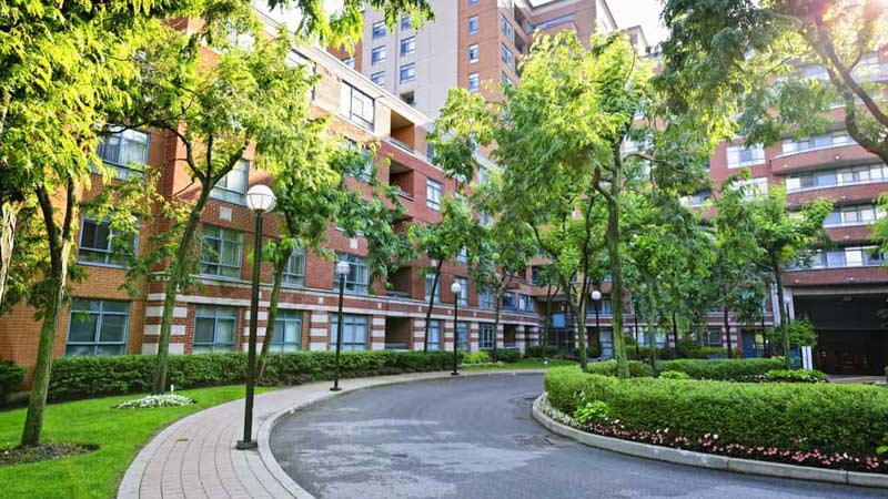 10 Things That Go Into Good Apartment Building Landscaping | Beautiful Green Apartment Complex | www.phillyaptrentals.com