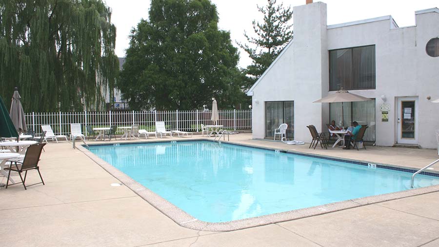 Park Place One Apartments sparkling swimming pool