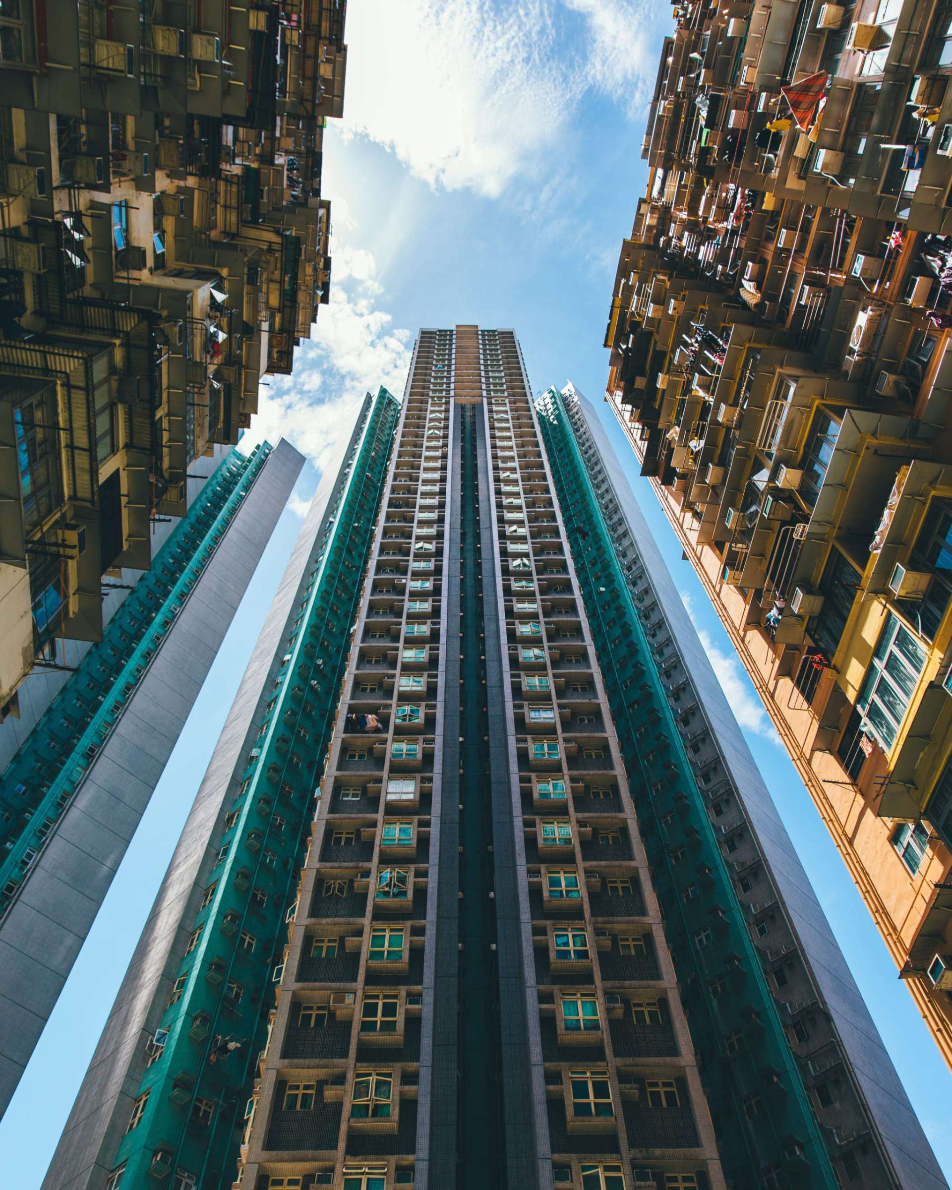 edificio de apartamentos nuevo vs antiguo