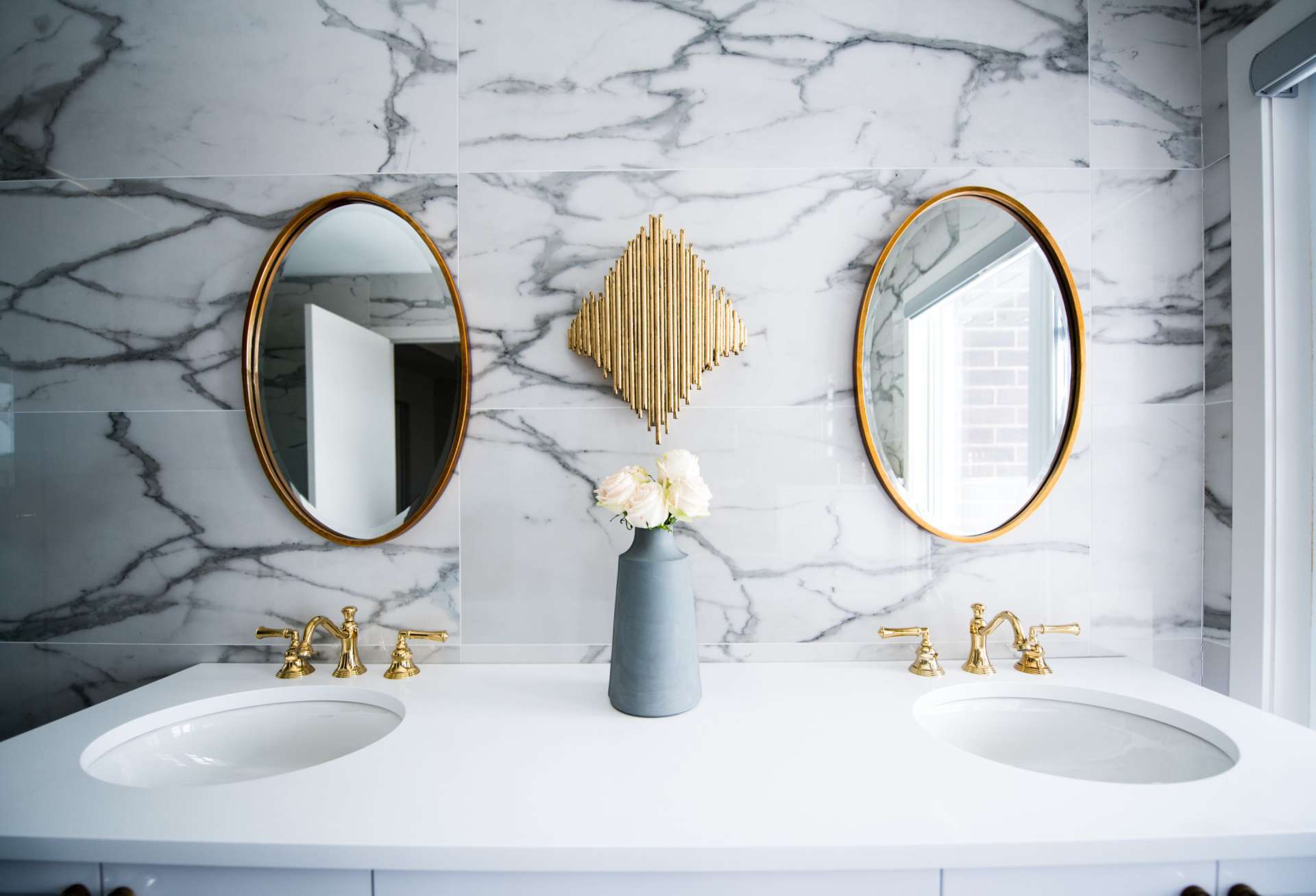 A Move-In Bathroom Checklist for Your First Apartment