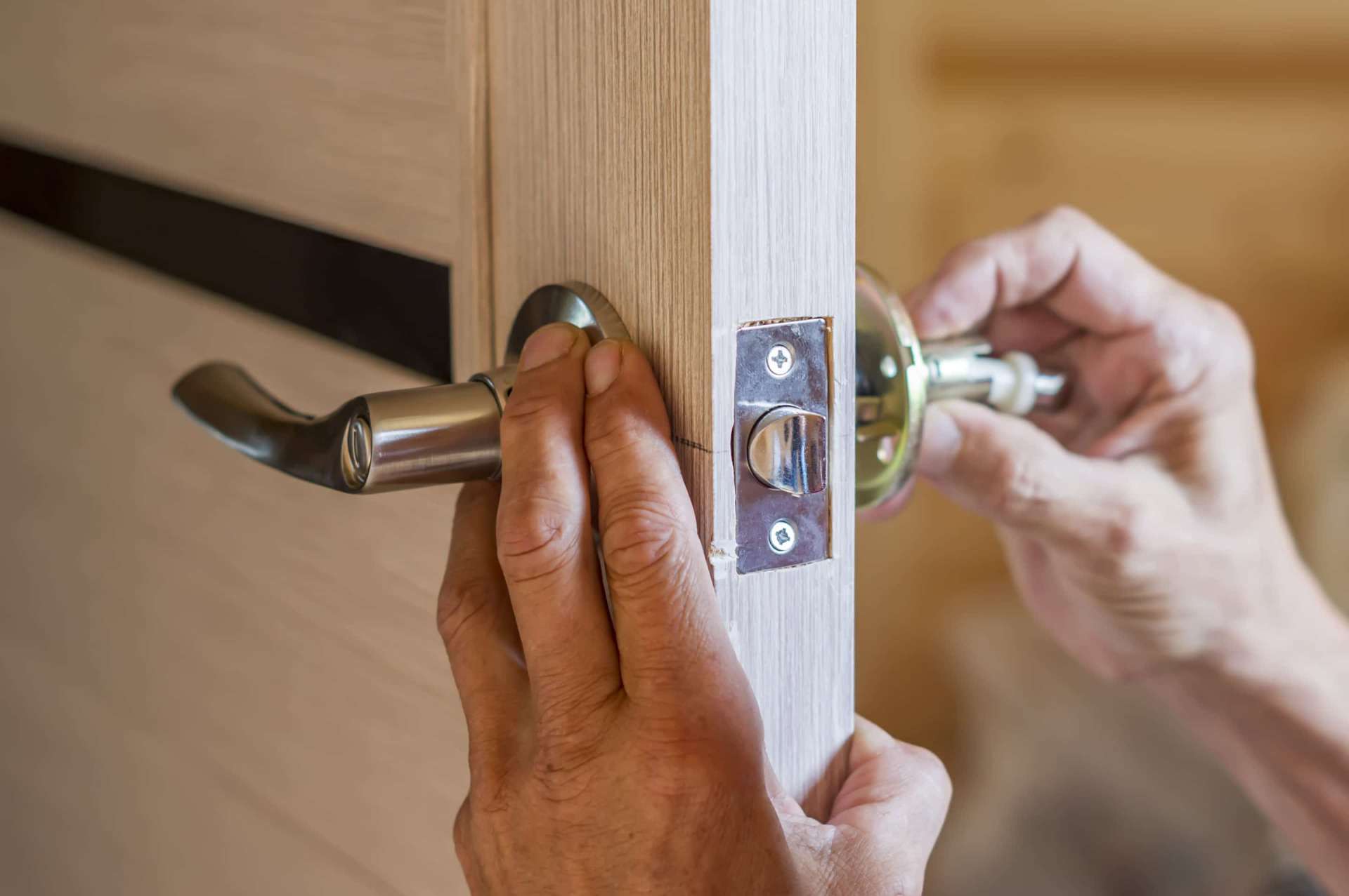 10 Questions to Ask About How an Apartment is Prepared | Locks Being Changed | www.phillyaptrentals.com changing locks apartment