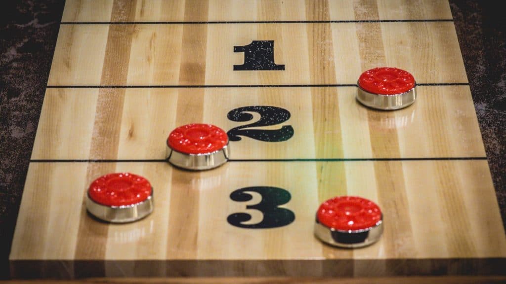 table billarides dans un complexe d'appartements un exemple d'équipement d'appartement externe