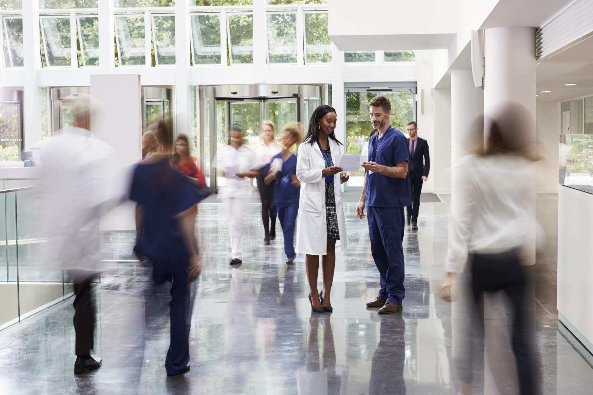 Appartementen in de buurt van het Einstein Medical Center in de regio Greater Philadelphia | Drukke ziekenhuisgang | phillyaptrentals.com