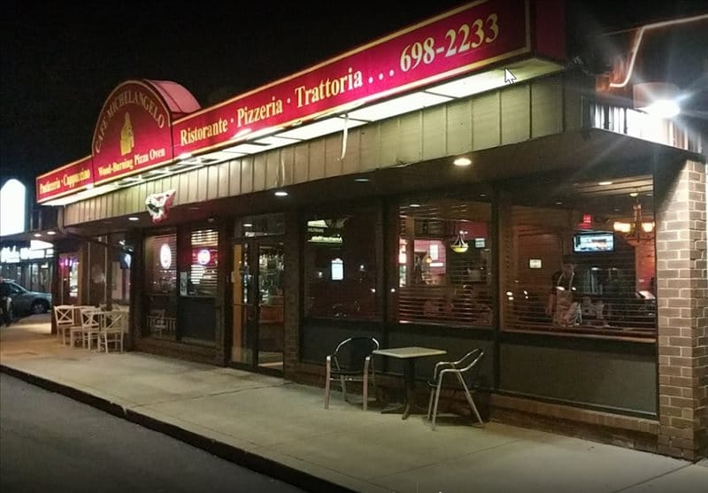 6 Outdoor Dining Spots in NE Philadelphia | Cafe Michelangelo | phillyaptrentals.com 