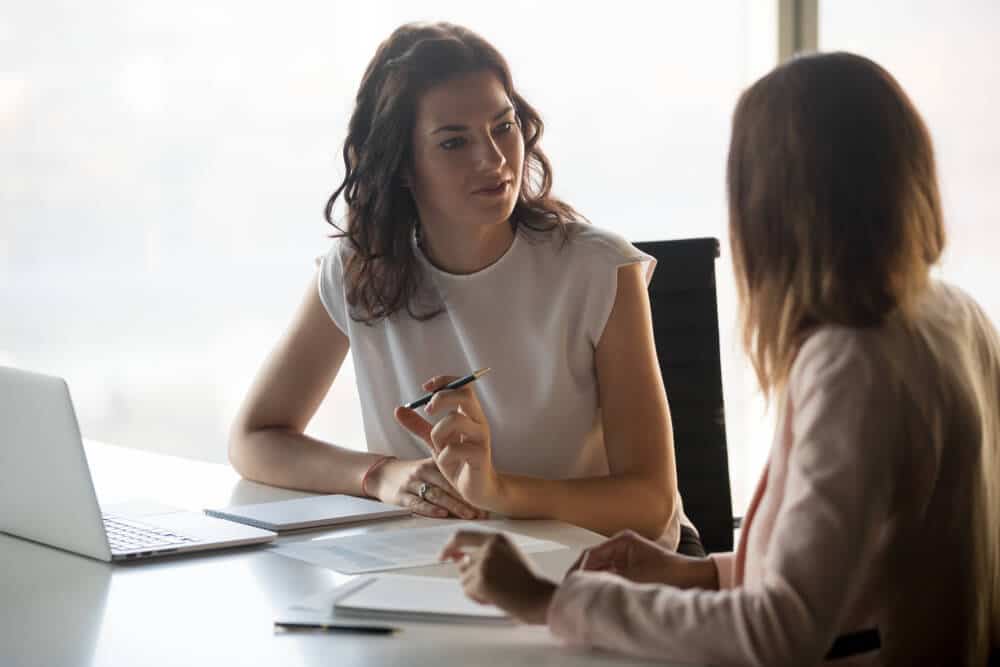 Posso desistir de um aplicativo de aluguel | Duas mulheres discutindo | www.phillyaprententals.com