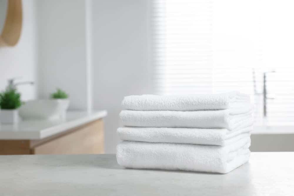 Clean White Towels in Bathroom | www.phillyaptrentals.com 