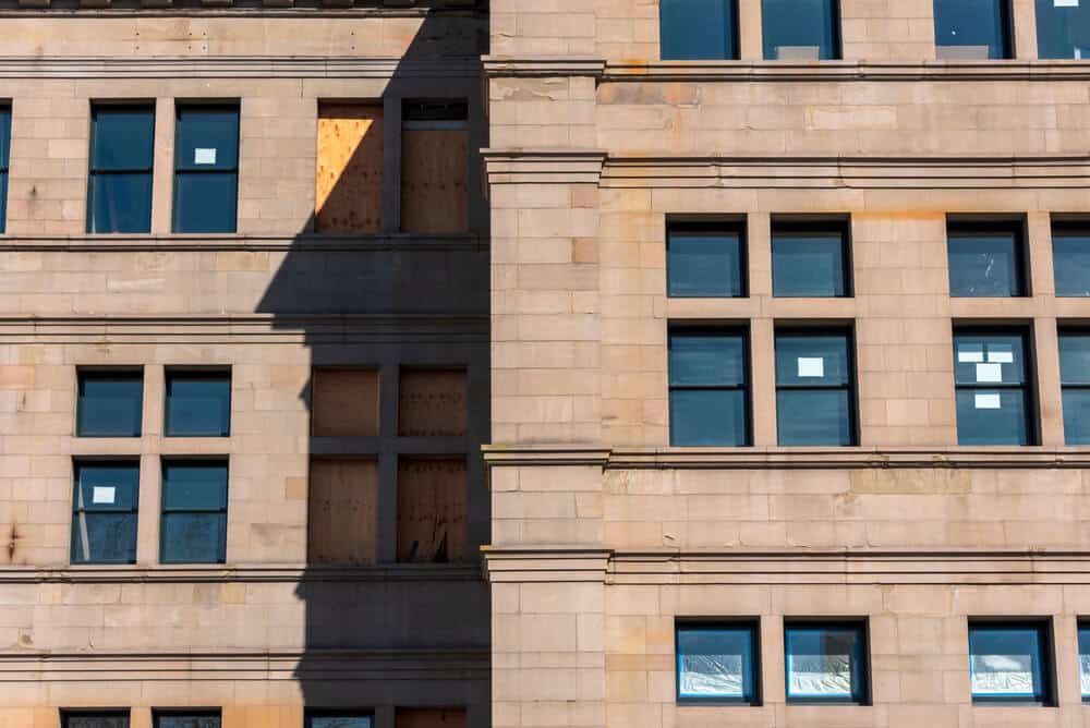 Ventanas de apartamentos en proceso de actualización | www.phillyaptrentals.com